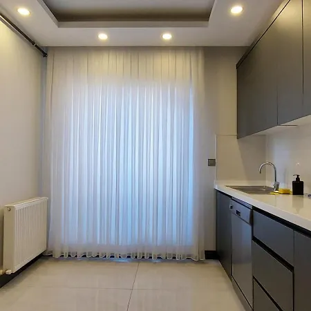 New Flat&large Living Space 2-3 Near By Lara Apartment *
